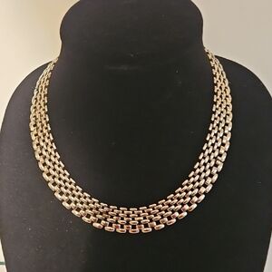 Elegant 18" Silvertone Necklace